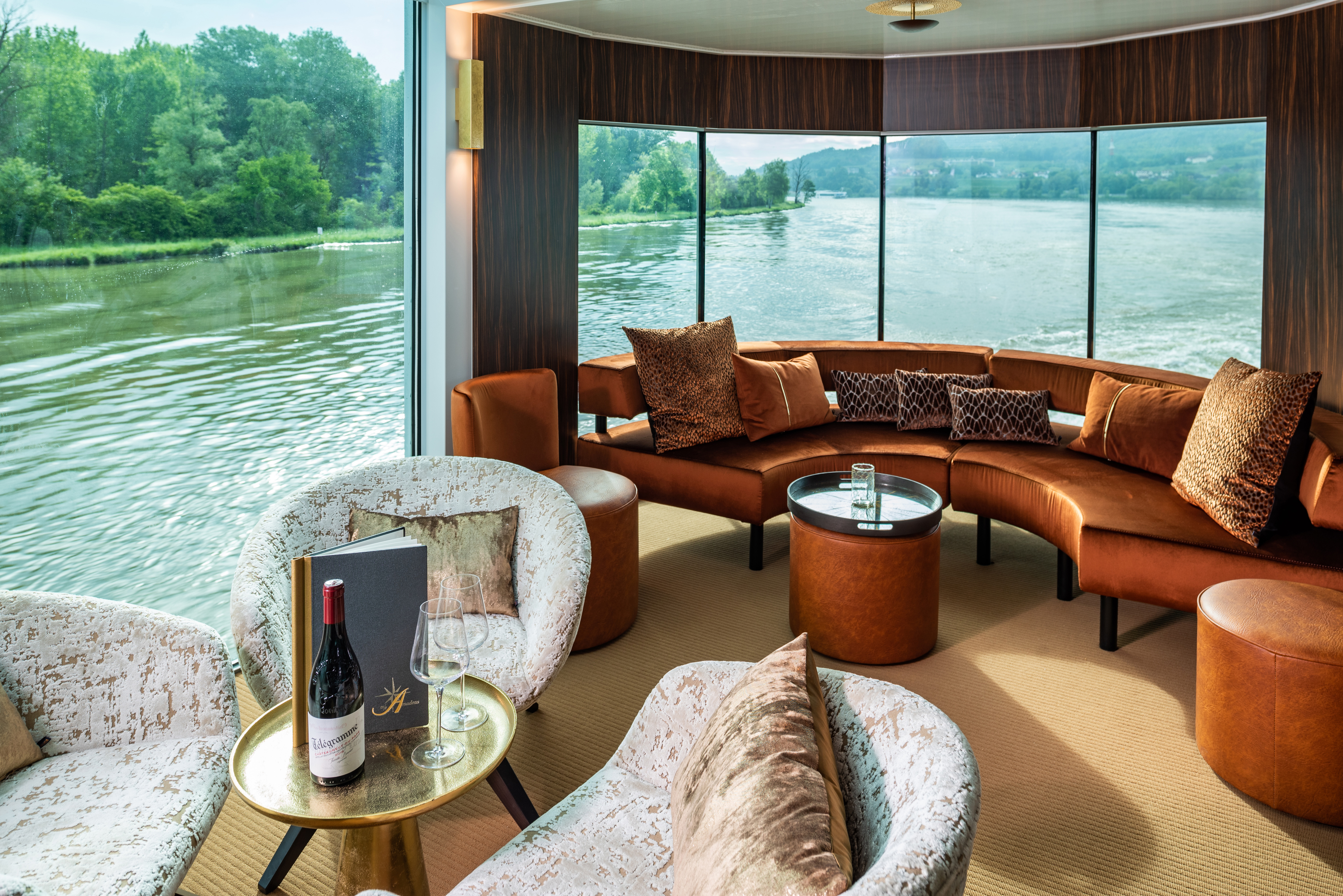 Amadeus River Cruises - Amadeus Star - Entertainment - Amadeus Club.jpg
